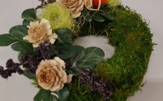 Mechový věnec s přízdobou č. 6