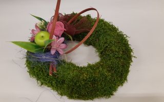 Mechový věnec s přízdobou č. 4