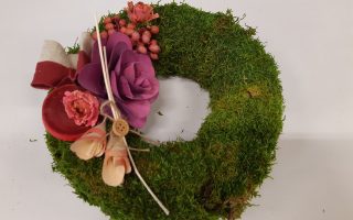 Mechový věnec s přízdobou č. 1