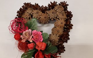 Přírodní srdce ze šišek č. 2