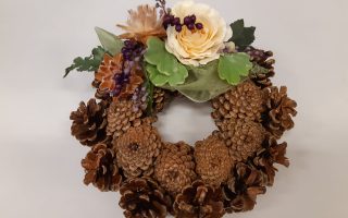 Přírodní věneček ze šišek č. 4
