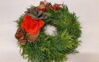 Zelený věnec s přízdobou č. 28