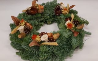 Zelený věnec s přízdobou č. 25