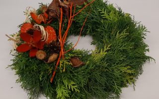 Zelený věnec s přízdobou č. 18