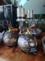 Svíčka Chic koule vonná ve skle-hnědá - Obrázek 2