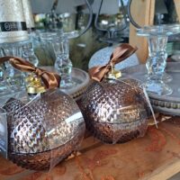 Svíčka Chic koule vonná ve skle-hnědá, baňka